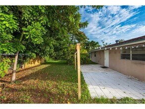 127 NW 13th Ave in Dania Beach, FL - Building Photo - Building Photo