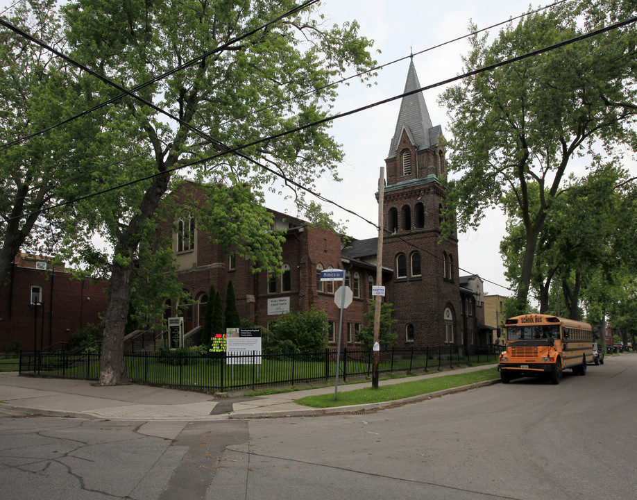 2 Station Rd in Toronto, ON - Building Photo