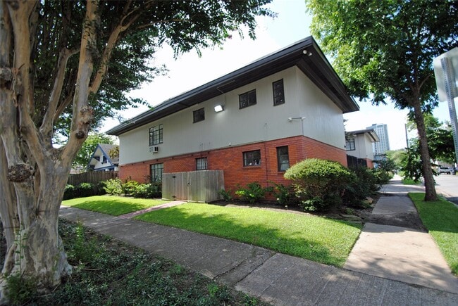 2501 Yoakum Blvd in Houston, TX - Building Photo - Building Photo