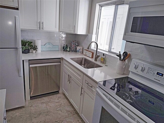 1803 Flamingo Blvd, Unit 2 in Bradenton, FL - Foto de edificio - Building Photo