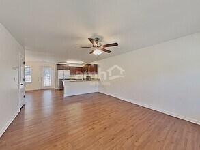 4863 Clarkstone Dr in Flowery Branch, GA - Foto de edificio - Building Photo