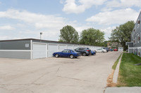 Valley Terrace Apartments - 3315 & 3325 in Grand Forks, ND - Foto de edificio - Building Photo