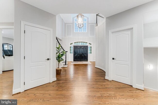 property at 7814 Crownhurst Ct