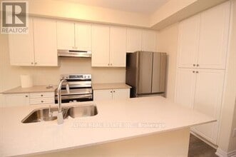 185 Bedrock Dr in Hamilton, ON - Building Photo - Building Photo