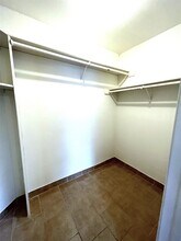 7200 T C Jester Blvd in Houston, TX - Foto de edificio - Building Photo