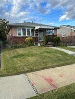 194-41 Nashville Blvd in Queens, NY - Building Photo