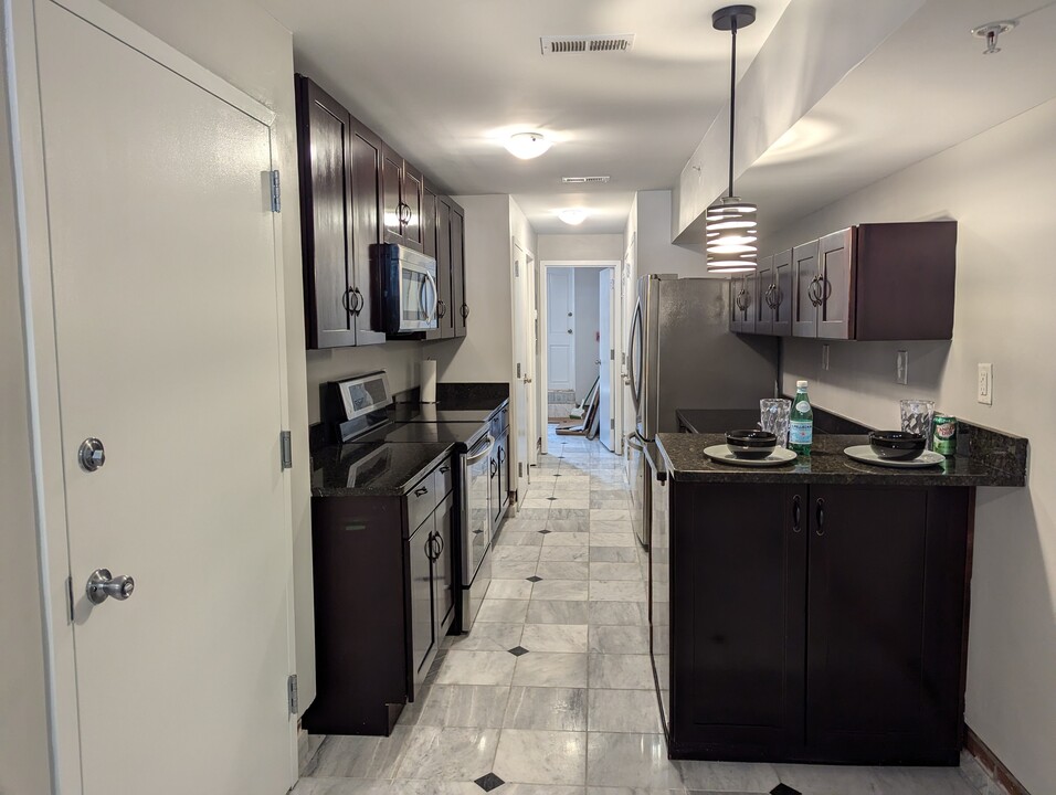 2024 N Calvert St in Baltimore, MD - Building Photo