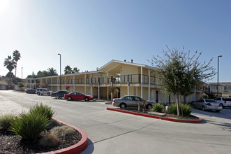 The Palms Apartments in Turlock, CA - Building Photo - Building Photo