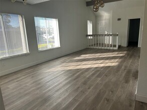 6119 Dryad Dr in Houston, TX - Building Photo - Building Photo