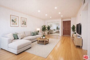 1154 S Barrington Ave in Los Angeles, CA - Building Photo