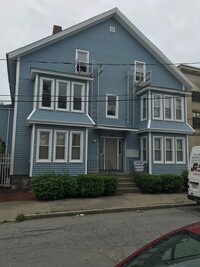 451 Pine St in Fall River, MA - Foto de edificio - Building Photo