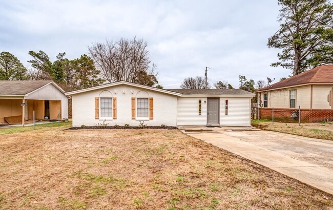 4980 Vickie Dr