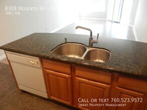 8308 Regents Rd in San Diego, CA - Building Photo - Building Photo