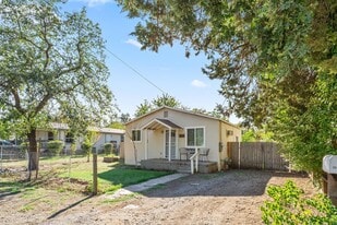 1206 Guill St in Chico, CA - Building Photo