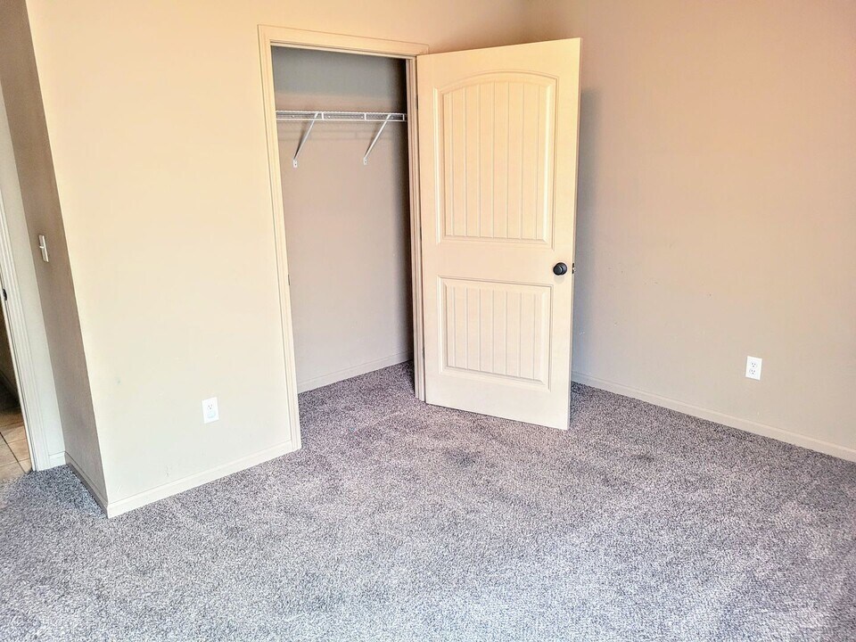 109 Edna St in Waynesville, MO - Building Photo