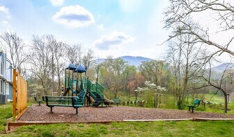 512 Sycamore Br Rd in Asheville, NC - Building Photo