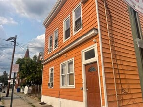 208 4th St in Passaic, NJ - Building Photo - Building Photo