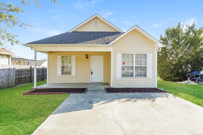 175 Cove Landing in Calera, AL - Building Photo