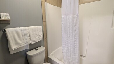 3282 13 Av SE in Medicine Hat, AB - Building Photo - Building Photo