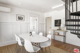 211 S Burlington Ave in Los Angeles, CA - Building Photo - Building Photo