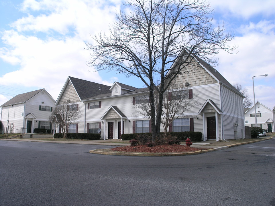 Highland Chateau in Memphis, TN - Building Photo