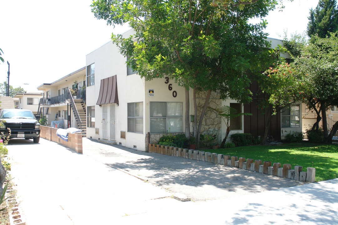 360 W Wilson Ave in Glendale, CA - Foto de edificio
