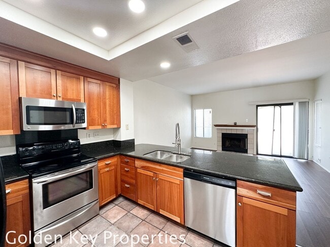 3027 Greenwich St in Carlsbad, CA - Building Photo - Building Photo