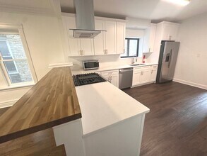5814 N Campbell Ave in Chicago, IL - Building Photo - Building Photo