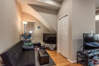 1905 W Huron St-Unit -Apt 1 in Chicago, IL - Building Photo - Building Photo