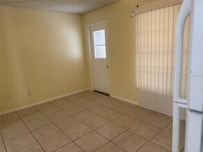 231 Amherst Ave, Unit 20 in Sarasota, FL - Foto de edificio - Building Photo