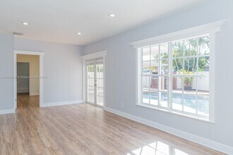 5520 Hayes St in Hollywood, FL - Building Photo - Building Photo