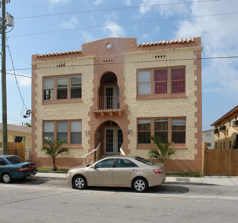 920 SW 5th St in Miami, FL - Building Photo