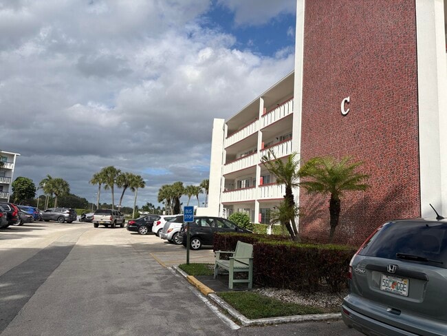 202 Greenbrier C in West Palm Beach, FL - Building Photo - Building Photo