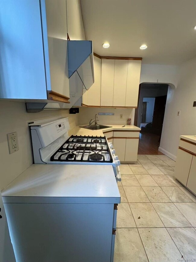 52-02 62nd St in Queens, NY - Foto de edificio - Building Photo