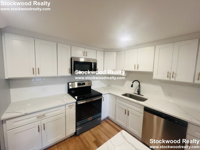 25 Canal St in Bourne, MA - Building Photo - Building Photo