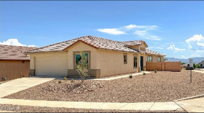 1704 Tenen Pass Dr in Benson, AZ - Building Photo - Building Photo