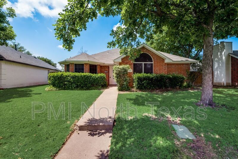 8101 Hyde Park Dr in Frisco, TX - Building Photo
