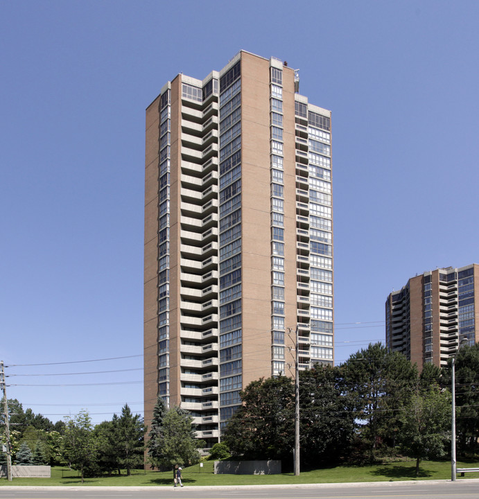 Islington 2000 in Toronto, ON - Building Photo