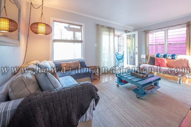 2500 Strongs Dr in Los Angeles, CA - Building Photo - Building Photo