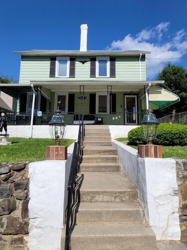 property at 927 Mt Pleasant Ave