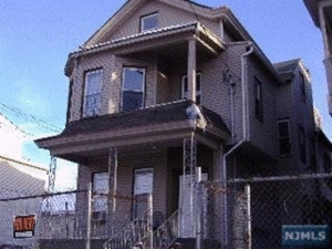 452 River St in Paterson, NJ - Building Photo