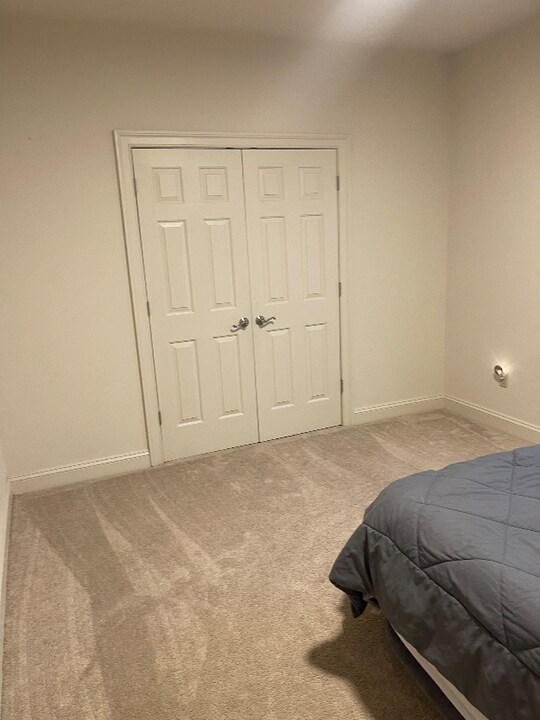 1015 Heathercroft Cir, Unit 200 in Crozet, VA - Foto de edificio