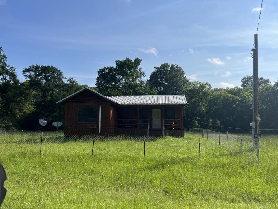 313 N Berry Ridge in Caldwell, TX - Building Photo