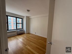 Fourth Avenue in New York, NY - Building Photo - Building Photo