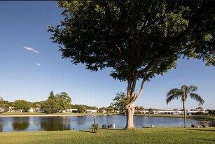 1915 SW 17th St in Boynton Beach, FL - Building Photo
