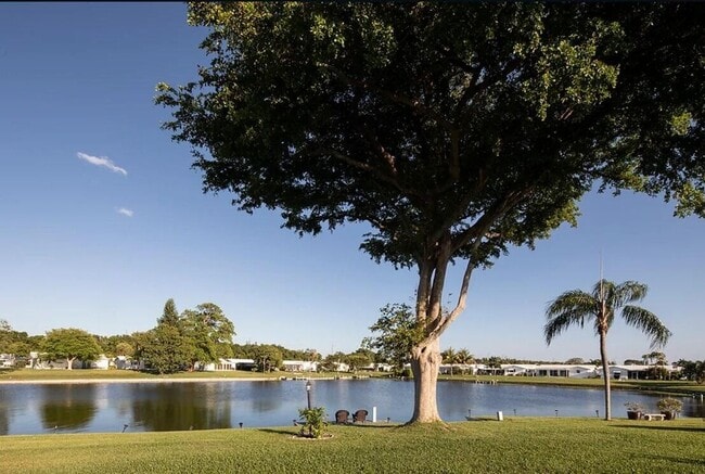 property at 1915 SW 17th St