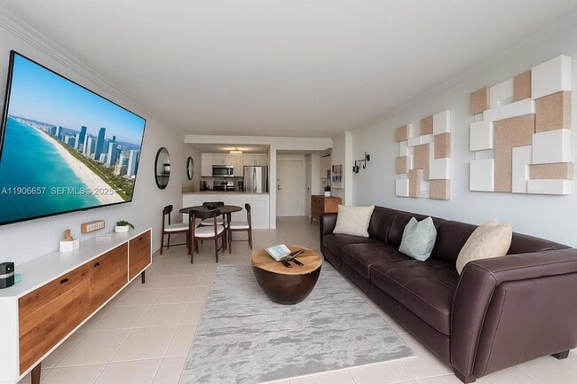 600 NE 36th St, Unit 2011 in Miami, FL - Building Photo - Building Photo