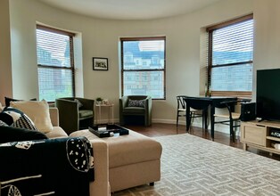 636 Beacon St, Unit 303 in Boston, MA - Foto de edificio - Building Photo