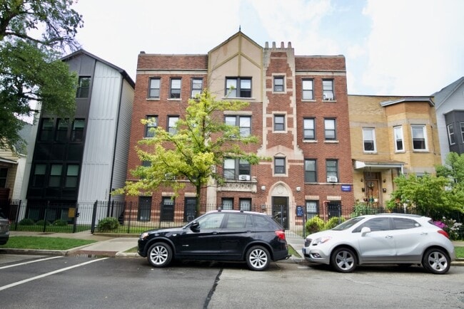 property at 2837 W Palmer