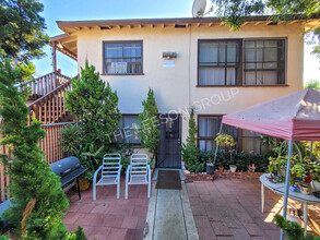 2121 W Myrtle St in Santa Ana, CA - Building Photo - Building Photo